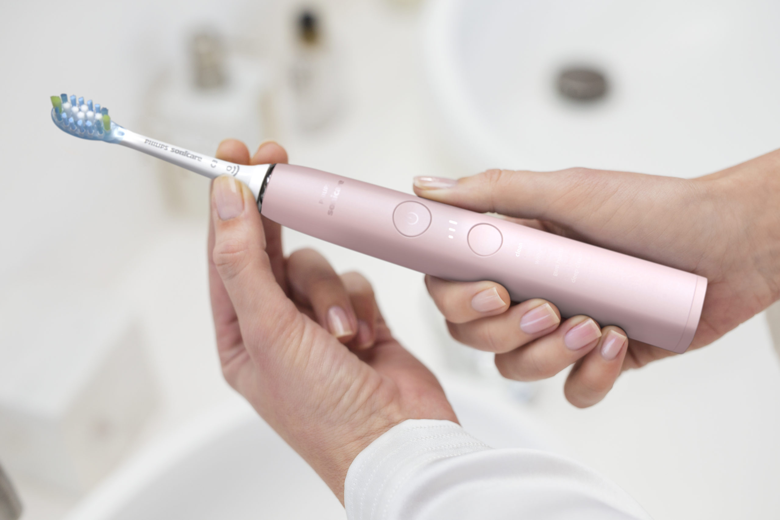 Электрическая зубная щетка с приложением Philips Sonicare DiamondClean 9000 HX9911 (белый цвет) Электрическая зубная щетка с приложением Philips Sonicare DiamondClean 9000 HX9911 (белый цвет) — изображение 3