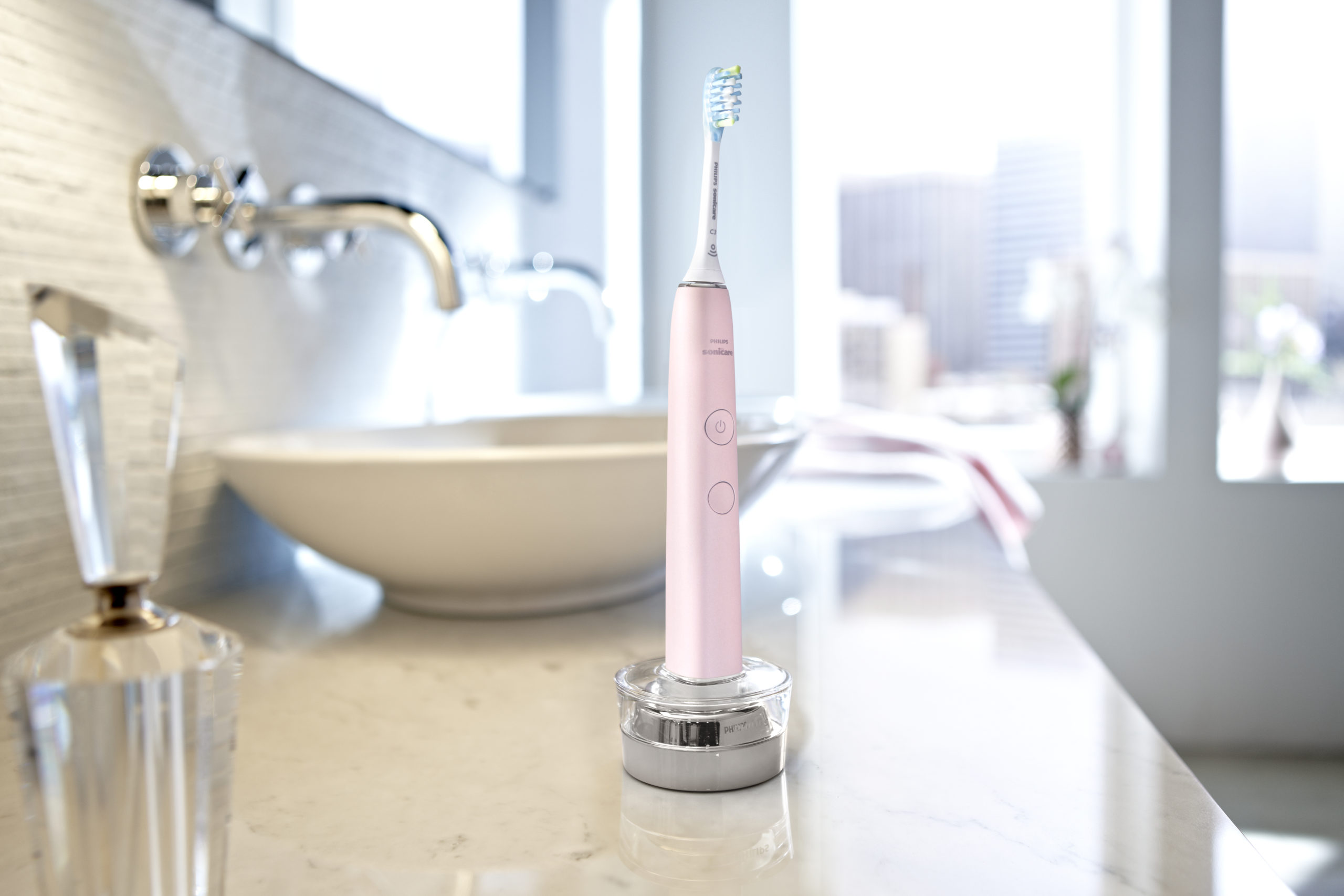 Электрическая зубная щетка с приложением Philips Sonicare DiamondClean 9000 HX9911 (розовый цвет) Электрическая зубная щетка с приложением Philips Sonicare DiamondClean 9000 HX9911 (розовый цвет)