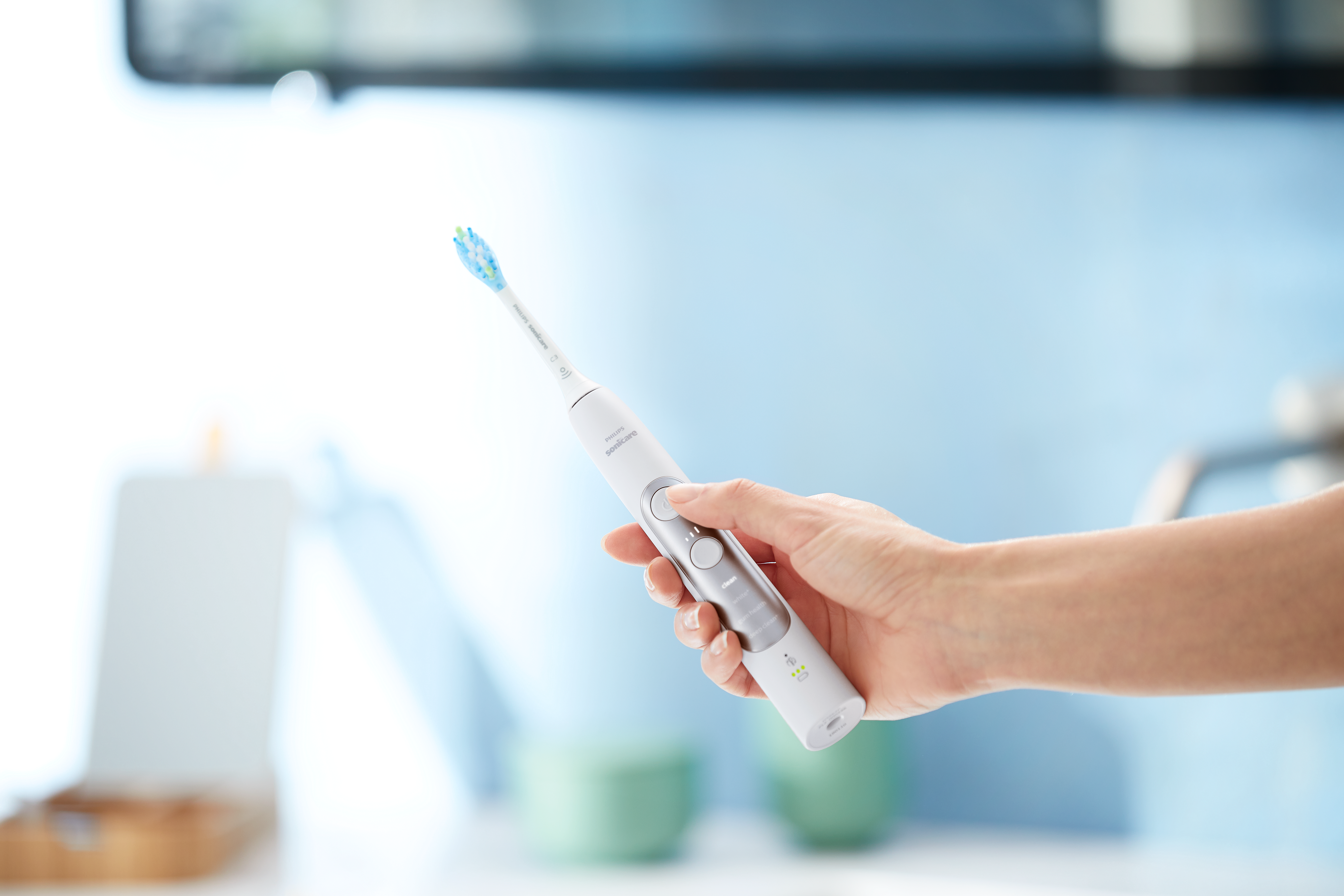 Электрическая зубная щетка Philips Sonicare Expert Clean 7300 HX9681 Электрическая зубная щетка Philips Sonicare Expert Clean 7300 HX9681 — изображение 2